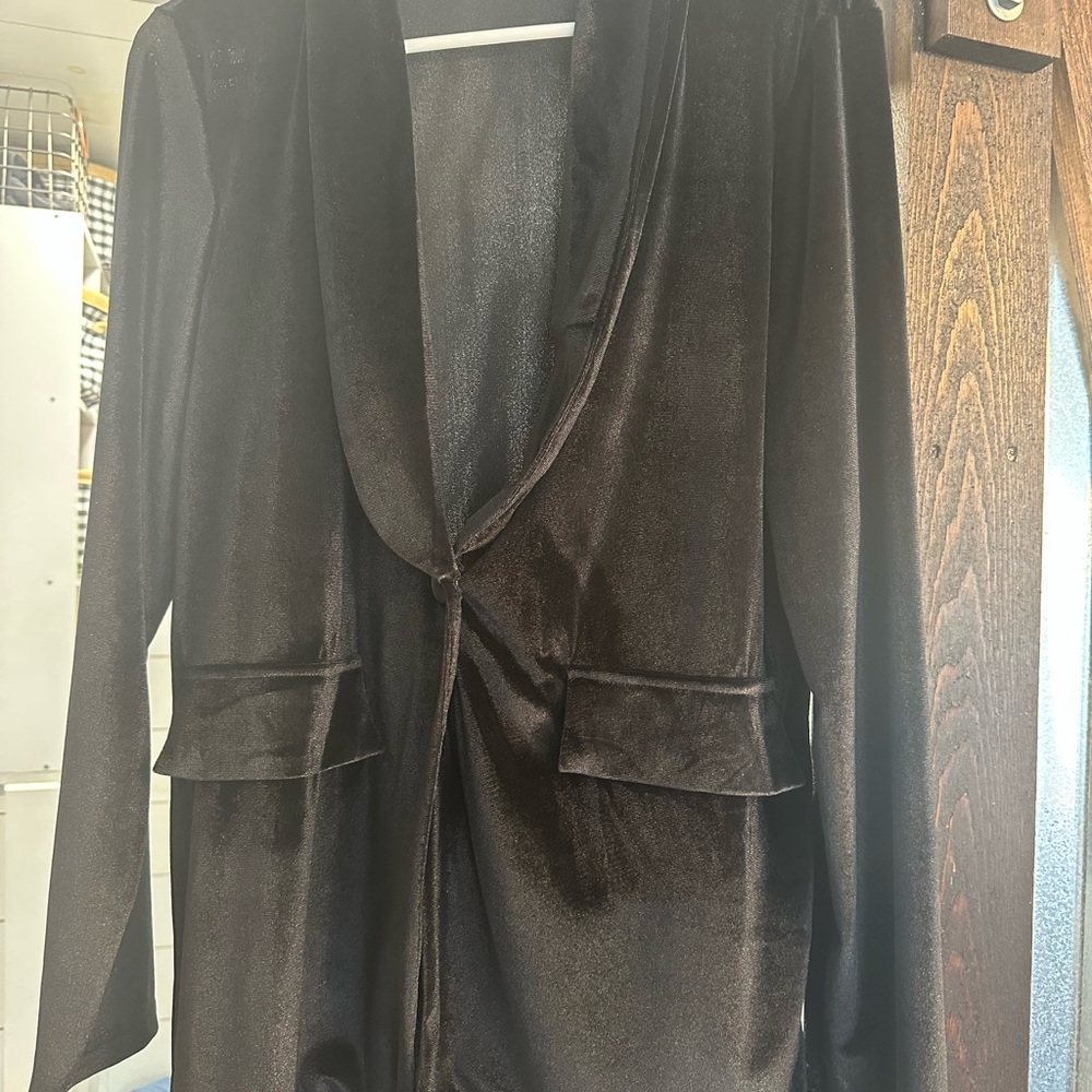 Black Blazer with Shawl Collar and Long Sleeves